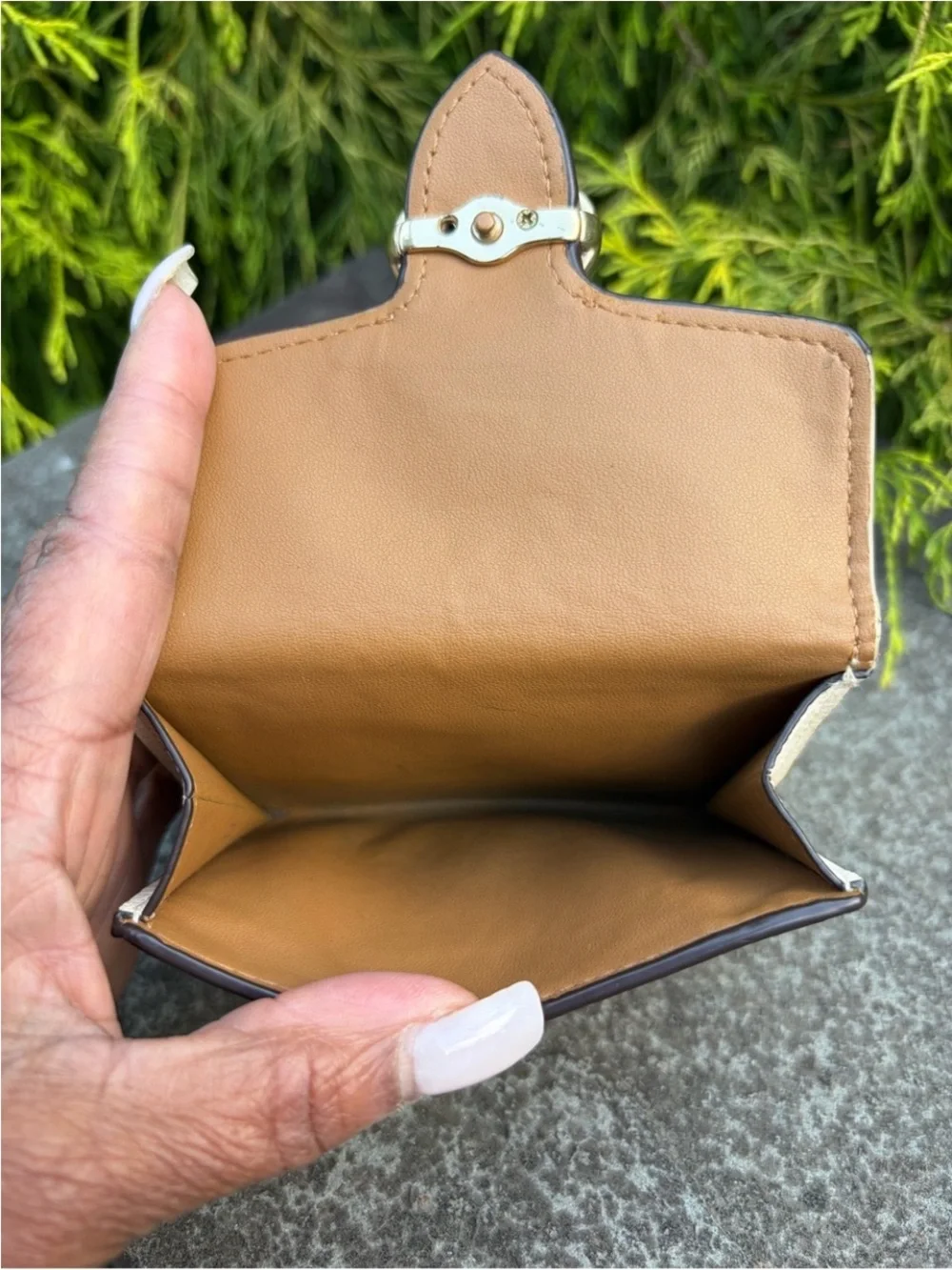 Coach Georgie Small Chalk Pebbled Leather Fold Wallet EUC